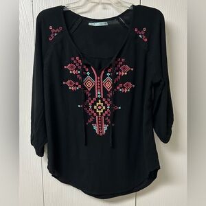 Maurice’s embroidered top 3/4 sleeve size Large